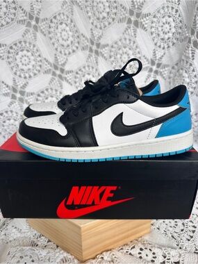 Air Jordan 1 Retro Low OG 'Dark Powder Blue / UNC' (CZ0790-104) Women’s Size 9
